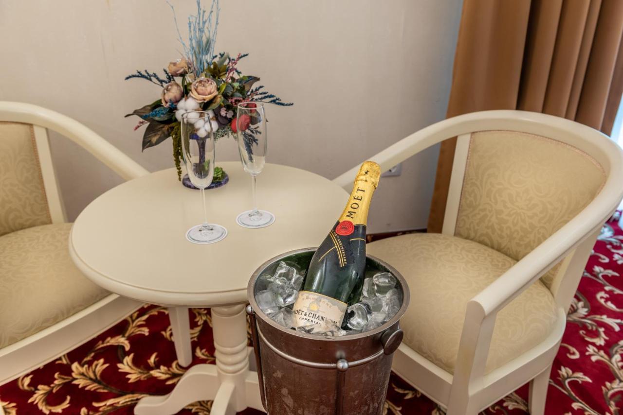 Rediu Hotel & Restaurant Botoşani Екстериор снимка