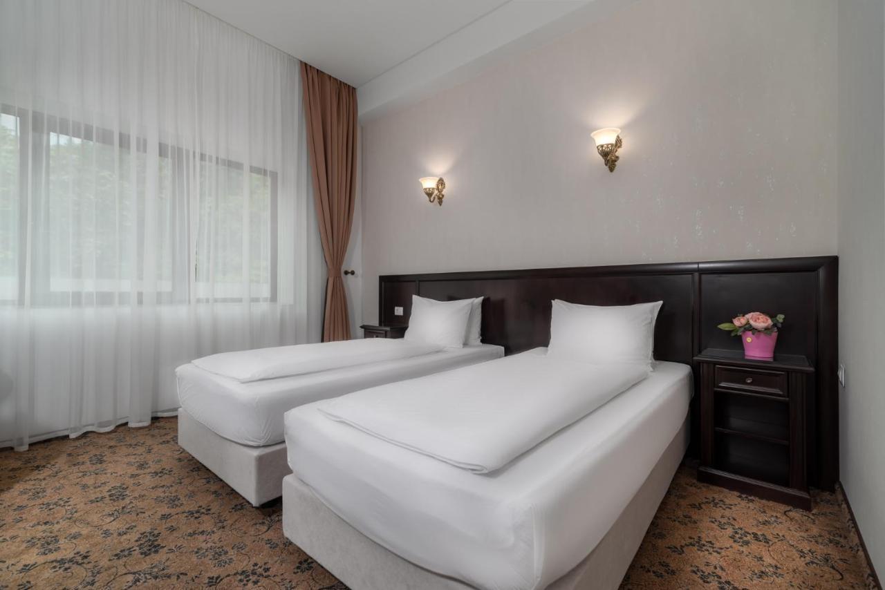 Rediu Hotel & Restaurant Botoşani Екстериор снимка