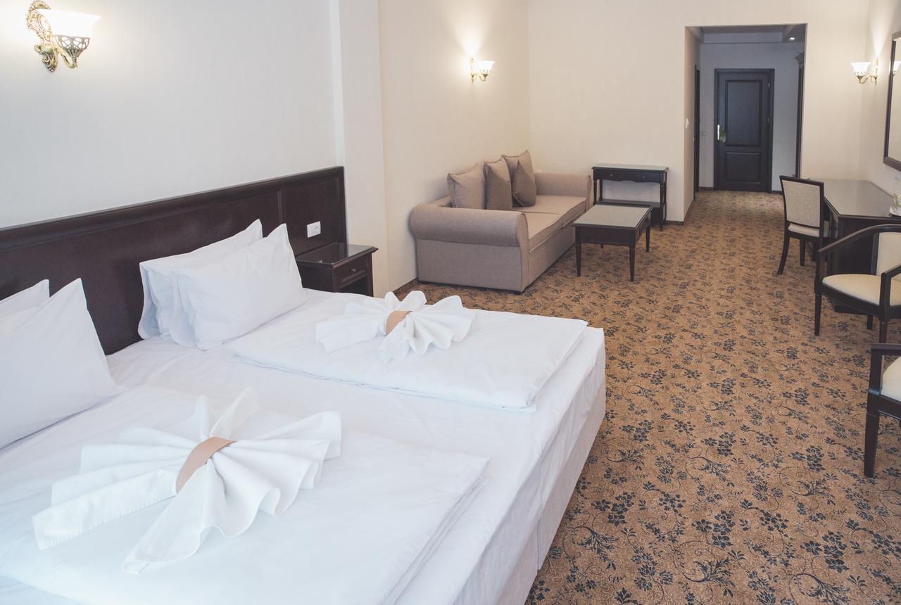 Rediu Hotel & Restaurant Botoşani Екстериор снимка